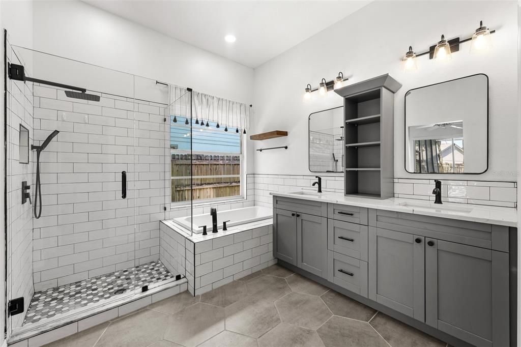 En Venta: $479,900 (4 camas, 3 baños, 2331 Pies cuadrados)