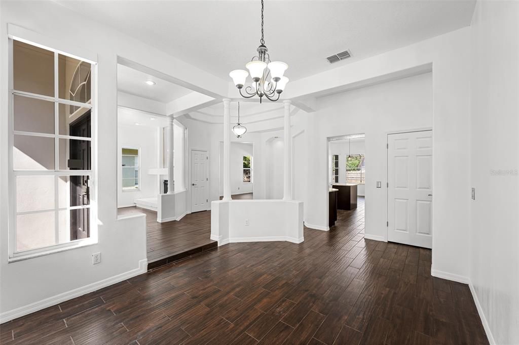 En Venta: $479,900 (4 camas, 3 baños, 2331 Pies cuadrados)