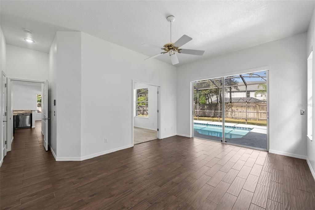 En Venta: $479,900 (4 camas, 3 baños, 2331 Pies cuadrados)