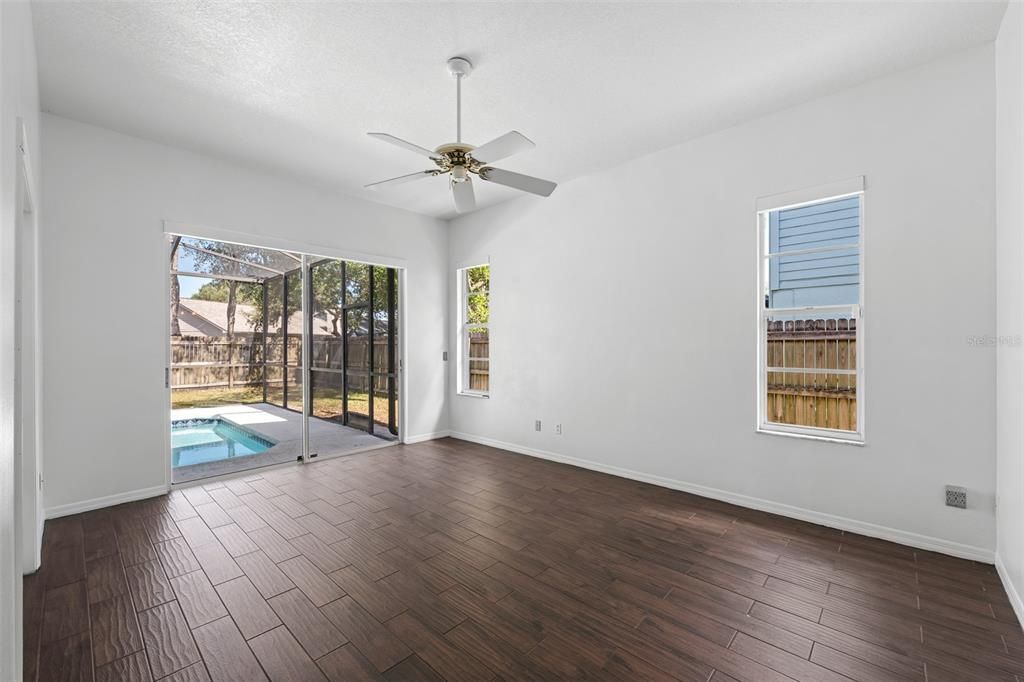 En Venta: $479,900 (4 camas, 3 baños, 2331 Pies cuadrados)