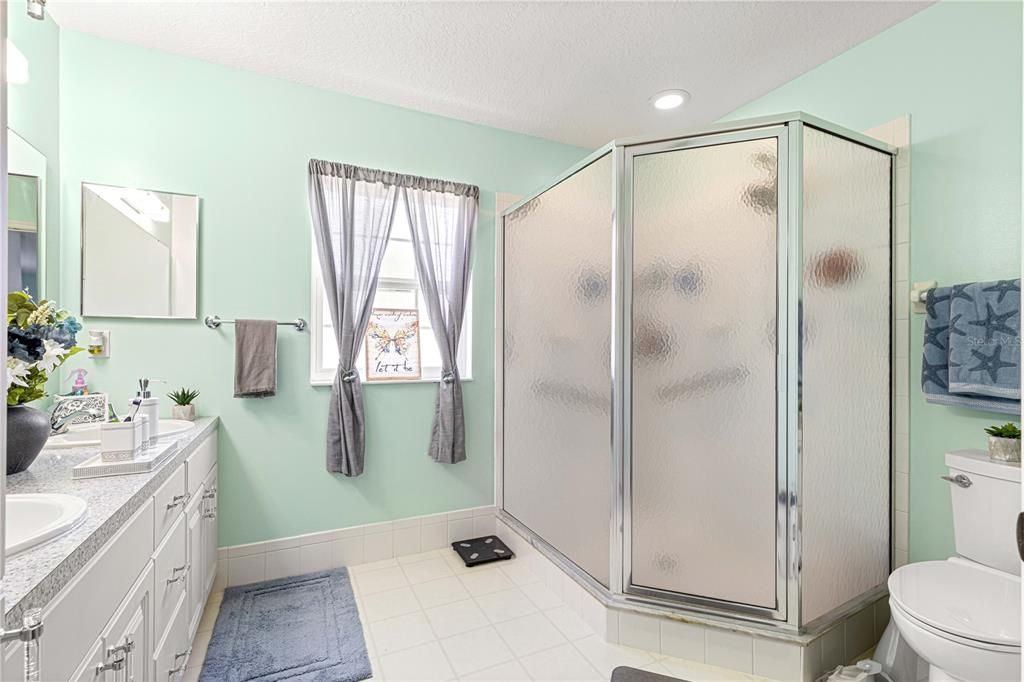 For Sale: $250,000 (2 beds, 2 baths, 1425 Square Feet)