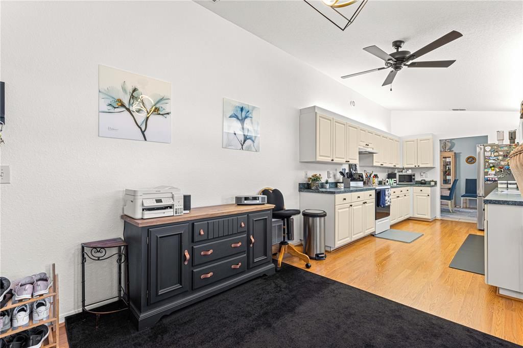 For Sale: $250,000 (2 beds, 2 baths, 1425 Square Feet)