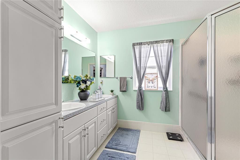 For Sale: $250,000 (2 beds, 2 baths, 1425 Square Feet)