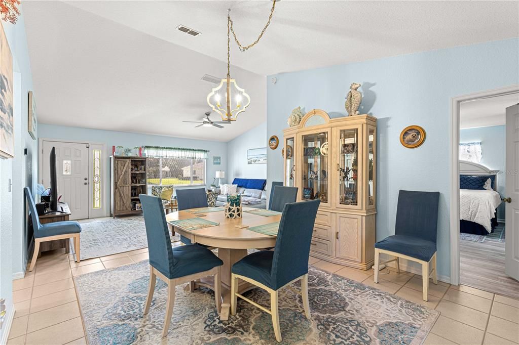 For Sale: $250,000 (2 beds, 2 baths, 1425 Square Feet)