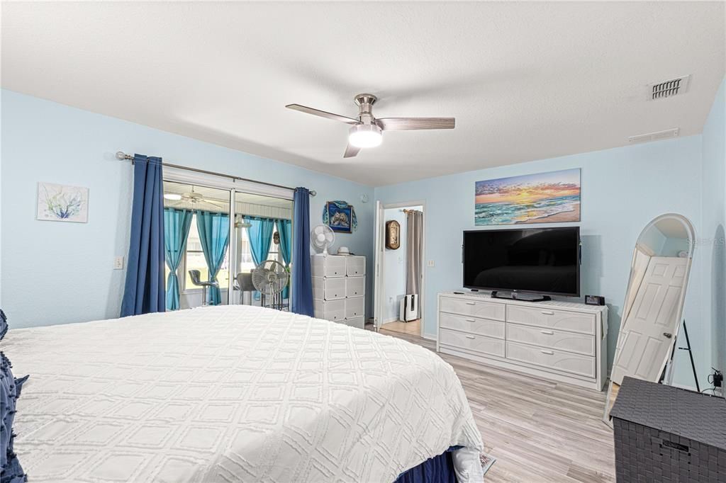 For Sale: $250,000 (2 beds, 2 baths, 1425 Square Feet)