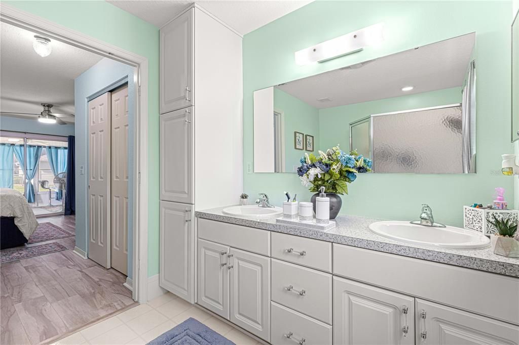 For Sale: $250,000 (2 beds, 2 baths, 1425 Square Feet)