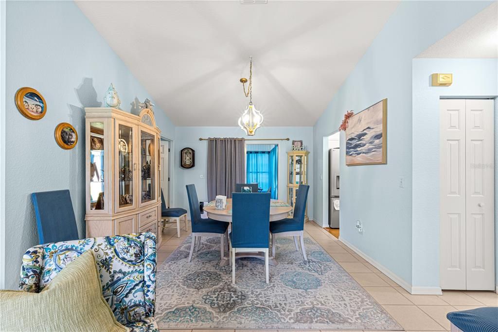 For Sale: $250,000 (2 beds, 2 baths, 1425 Square Feet)