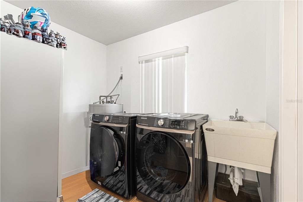 For Sale: $250,000 (2 beds, 2 baths, 1425 Square Feet)