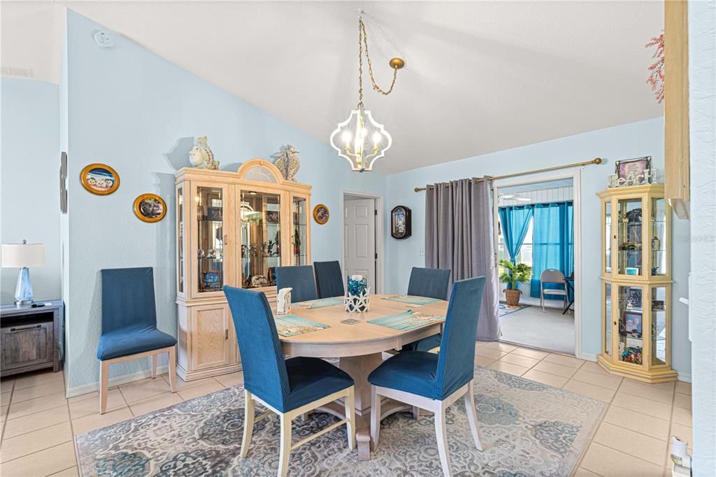 For Sale: $250,000 (2 beds, 2 baths, 1425 Square Feet)