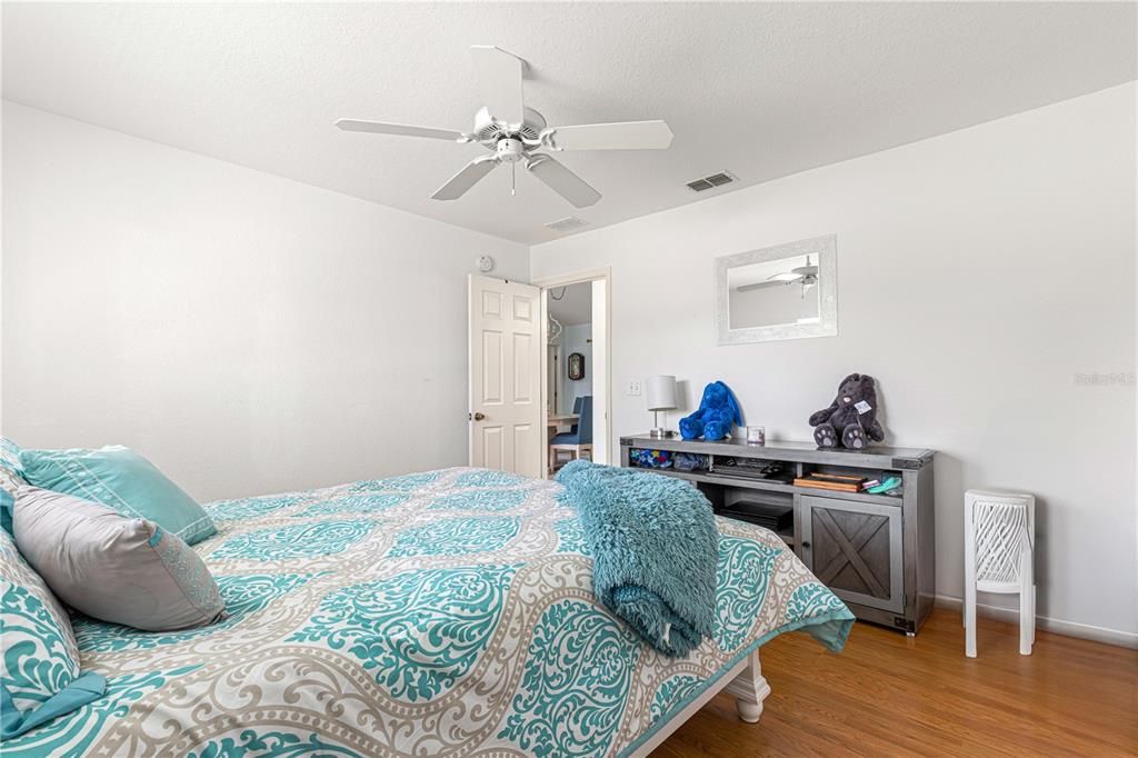 For Sale: $250,000 (2 beds, 2 baths, 1425 Square Feet)