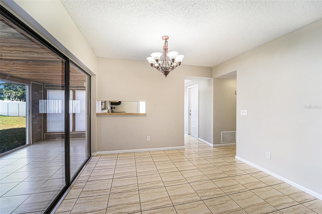 En Renta: $2,300 (4 camas, 2 baños, 1637 Pies cuadrados)