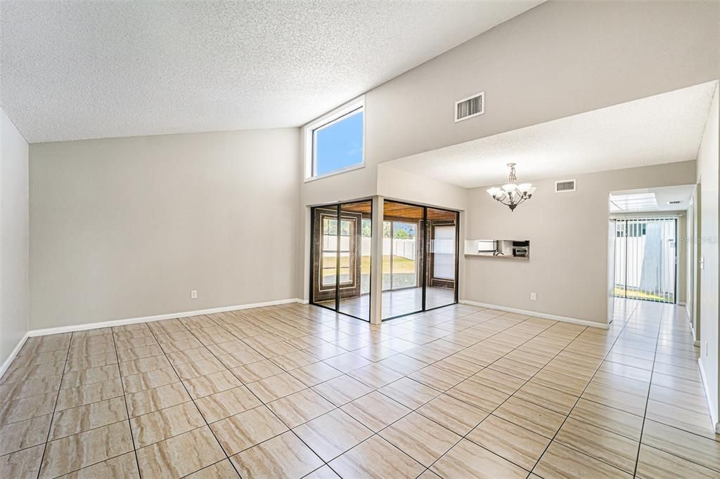 En Renta: $2,300 (4 camas, 2 baños, 1637 Pies cuadrados)