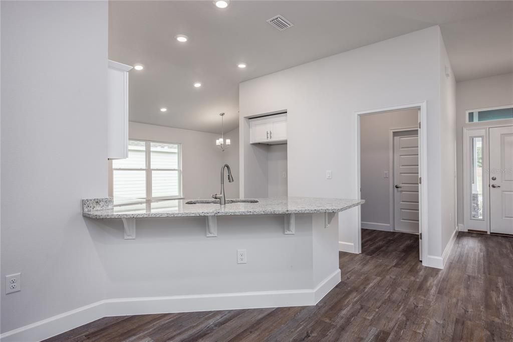 待售: $357,500 (4 贝兹, 2 浴室, 1820 平方英尺)