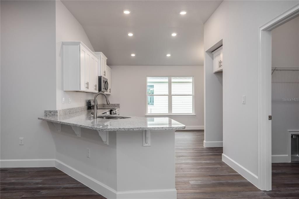 待售: $357,500 (4 贝兹, 2 浴室, 1820 平方英尺)