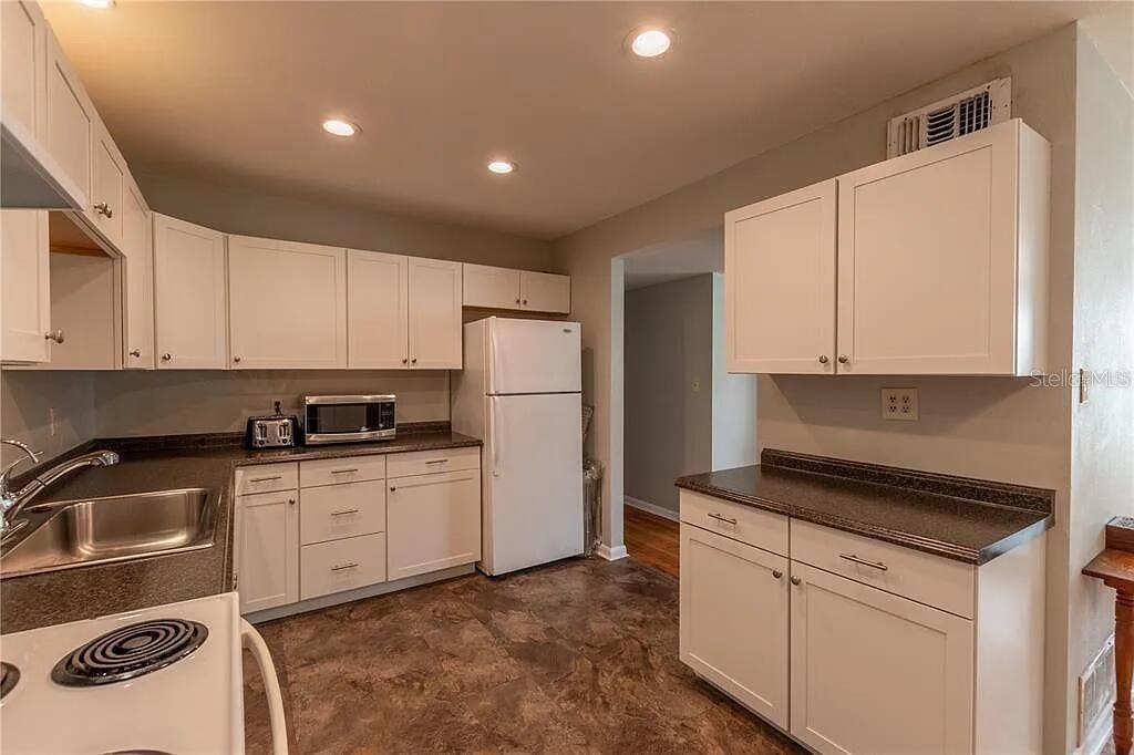 For Sale: $247,000 (3 beds, 2 baths, 1722 Square Feet)