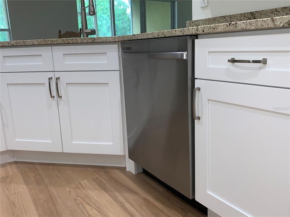 For Sale: $439,000 (3 beds, 2 baths, 1895 Square Feet)