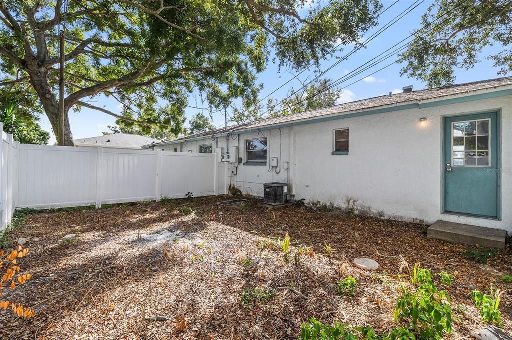 合同活跃: $415,000 (4 贝兹, 0 浴室, 1536 平方英尺)