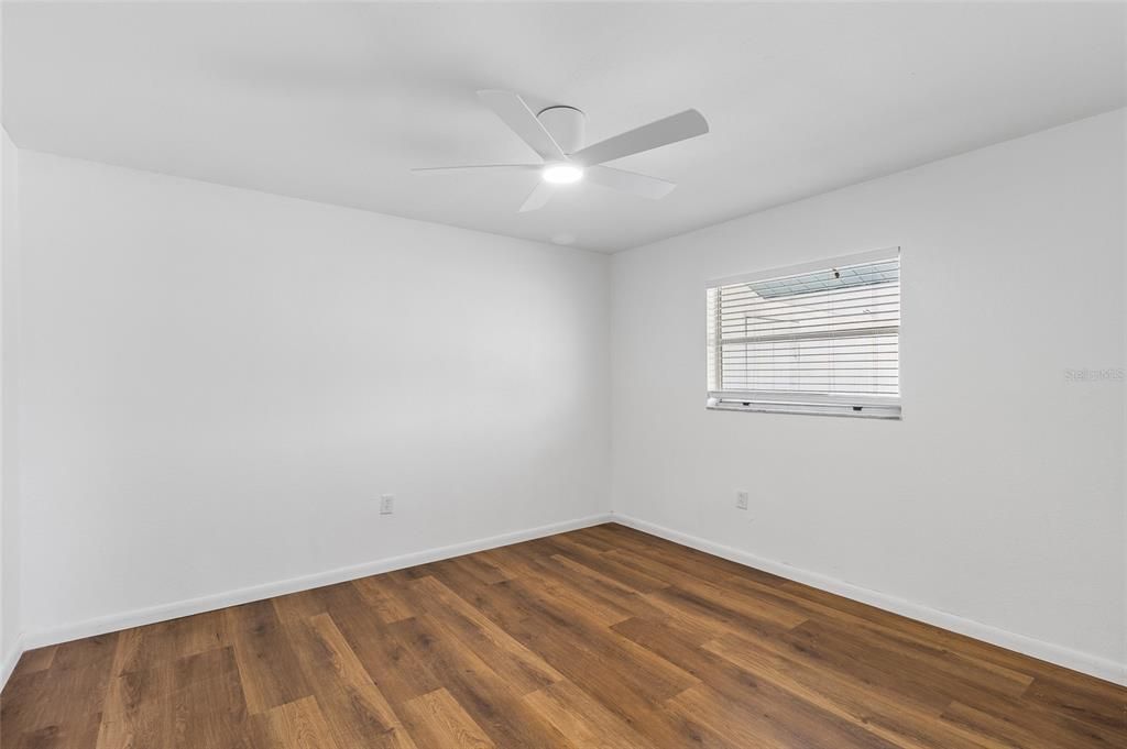 合同活跃: $415,000 (4 贝兹, 0 浴室, 1536 平方英尺)