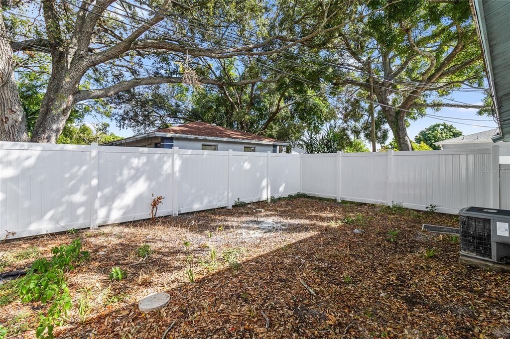 合同活跃: $415,000 (4 贝兹, 0 浴室, 1536 平方英尺)