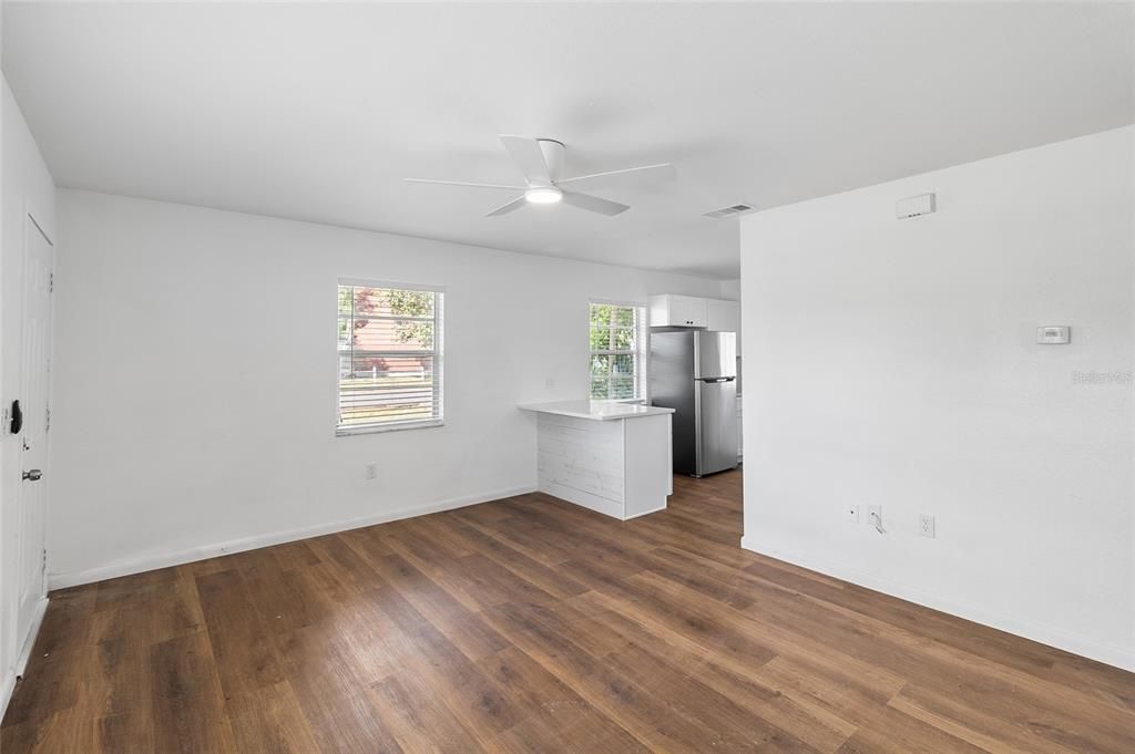 合同活跃: $415,000 (4 贝兹, 0 浴室, 1536 平方英尺)