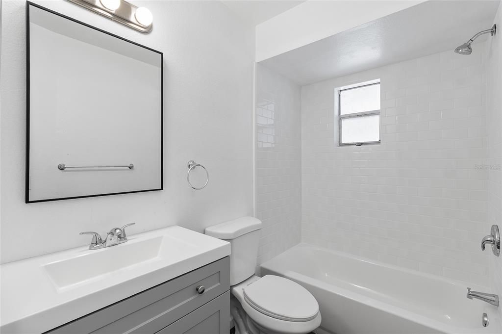 合同活跃: $415,000 (4 贝兹, 0 浴室, 1536 平方英尺)