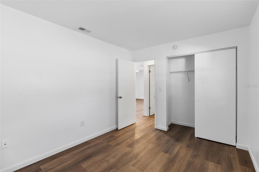 合同活跃: $415,000 (4 贝兹, 0 浴室, 1536 平方英尺)