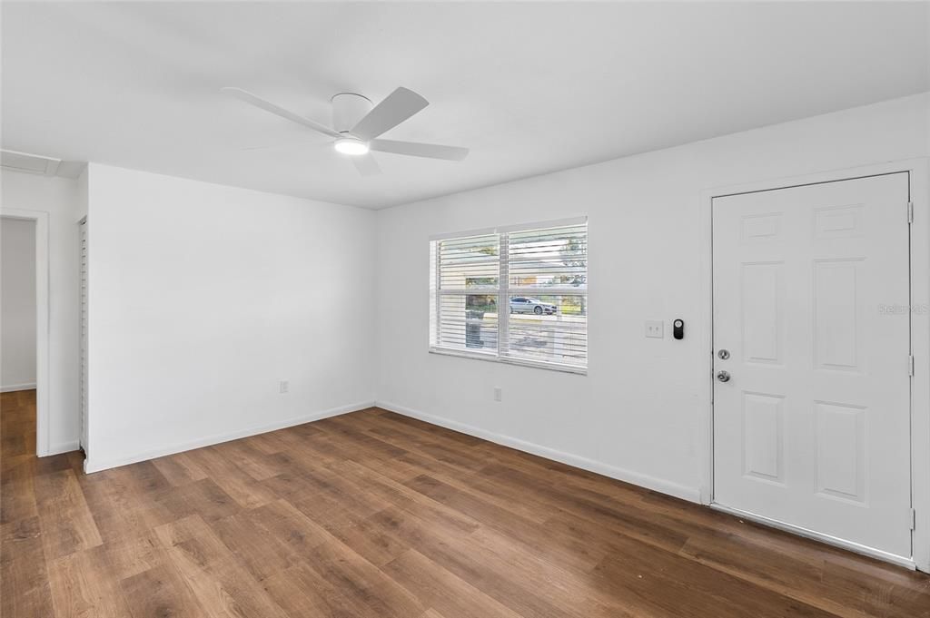 合同活跃: $415,000 (4 贝兹, 0 浴室, 1536 平方英尺)