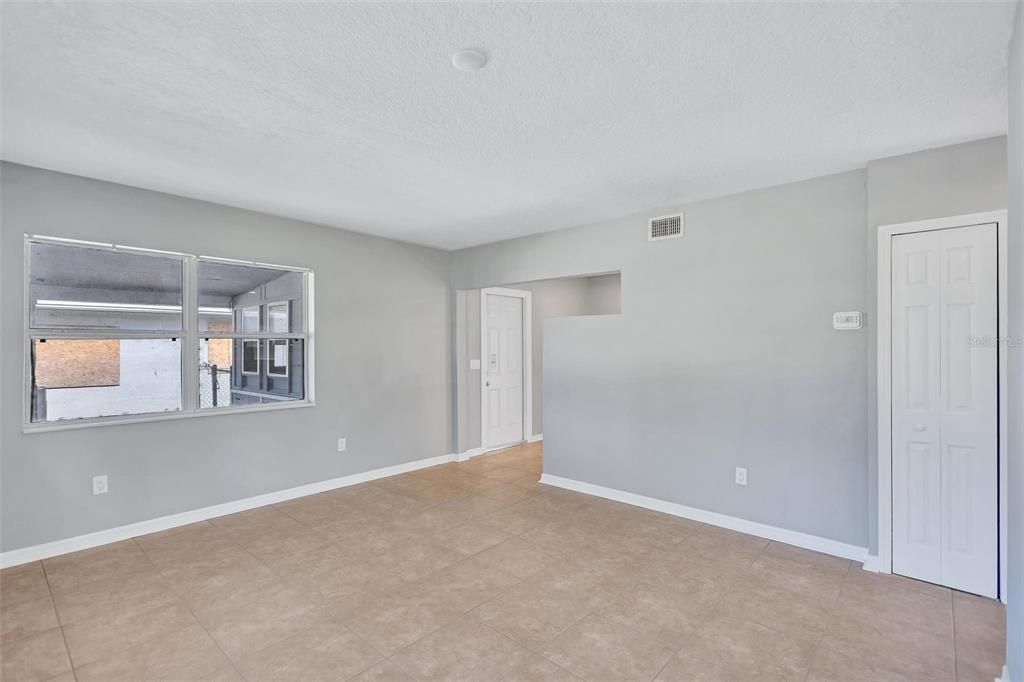 For Sale: $174,900 (3 beds, 1 baths, 1019 Square Feet)