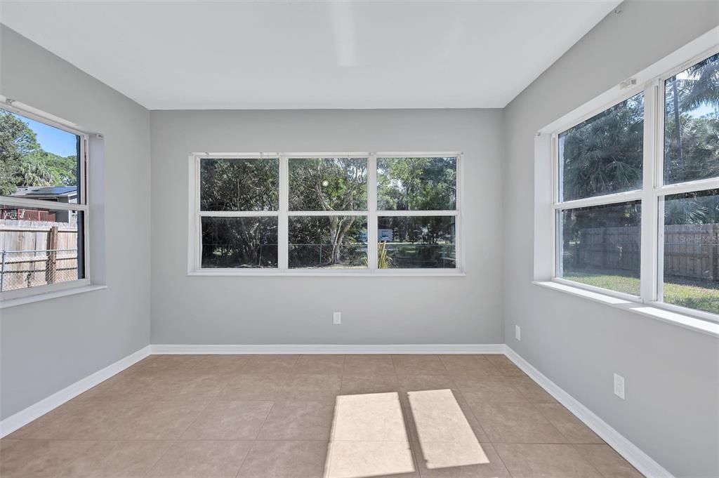 For Sale: $174,900 (3 beds, 1 baths, 1019 Square Feet)