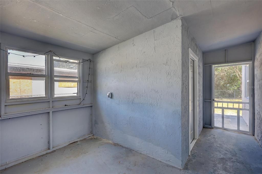 For Sale: $174,900 (3 beds, 1 baths, 1019 Square Feet)