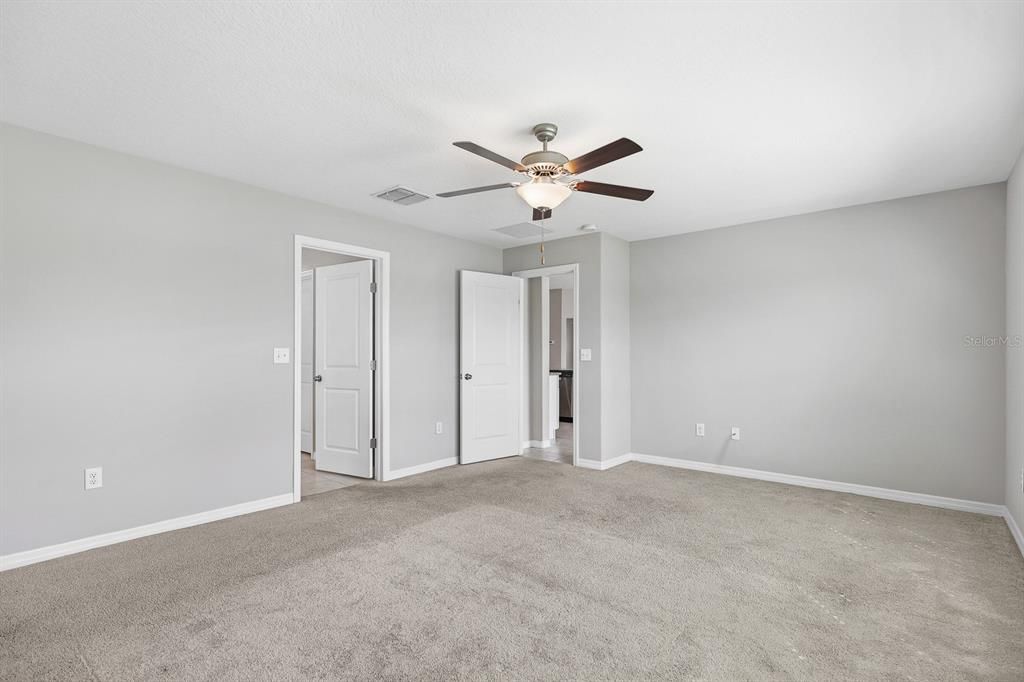 出租: $2,695 (4 贝兹, 3 浴室, 2576 平方英尺)