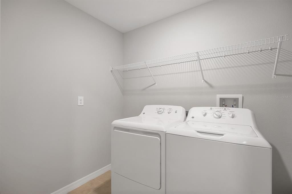 出租: $2,695 (4 贝兹, 3 浴室, 2576 平方英尺)