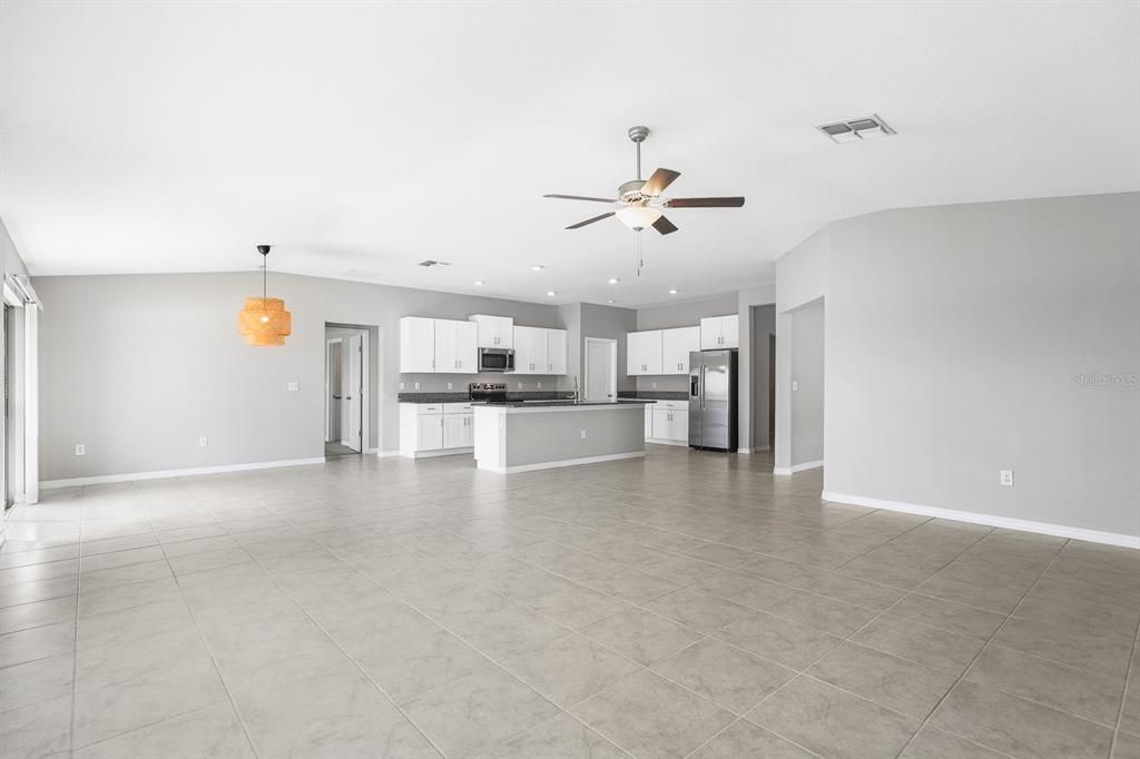 出租: $2,695 (4 贝兹, 3 浴室, 2576 平方英尺)