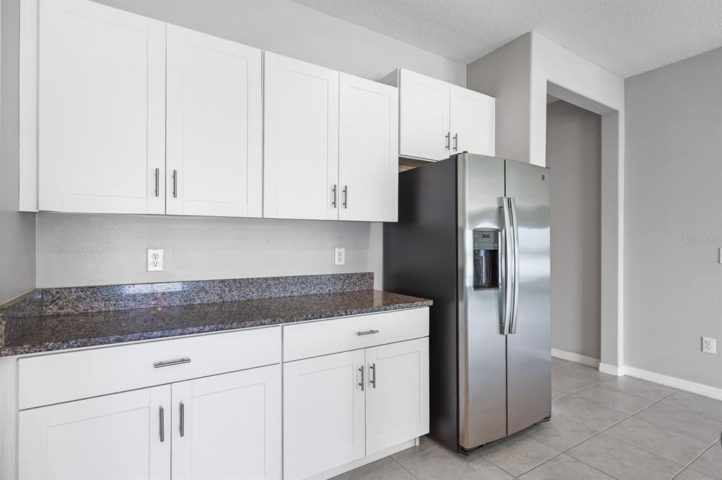 出租: $2,695 (4 贝兹, 3 浴室, 2576 平方英尺)