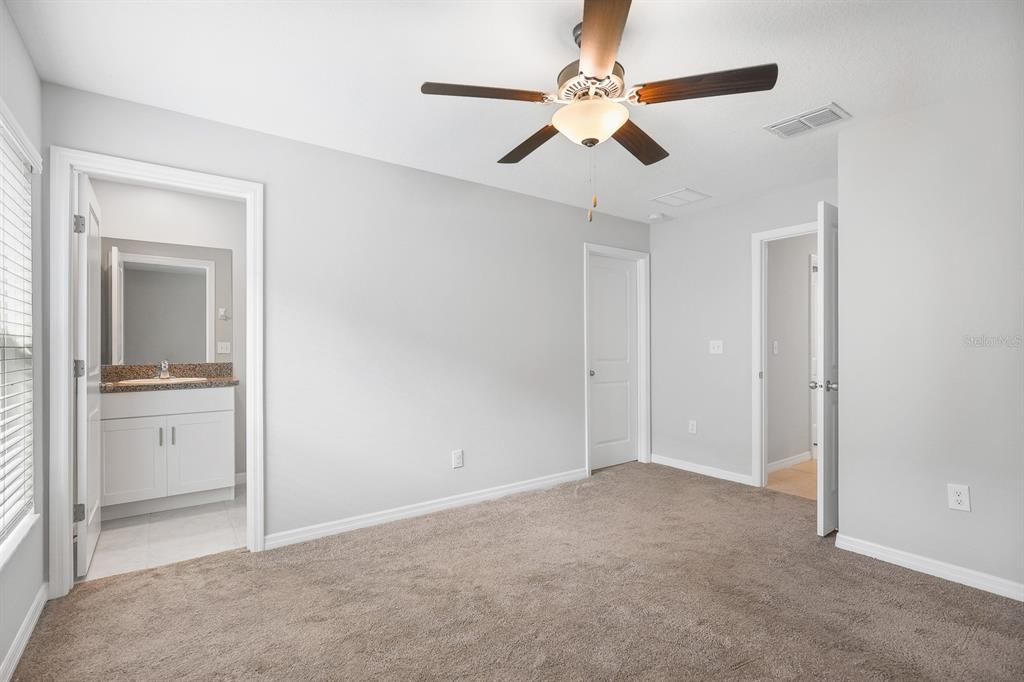 出租: $2,695 (4 贝兹, 3 浴室, 2576 平方英尺)