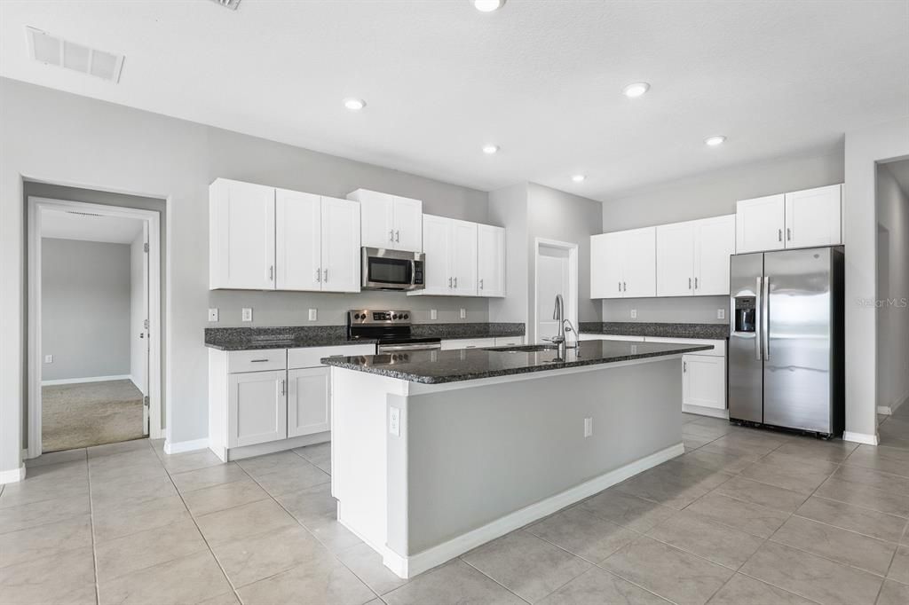 出租: $2,695 (4 贝兹, 3 浴室, 2576 平方英尺)