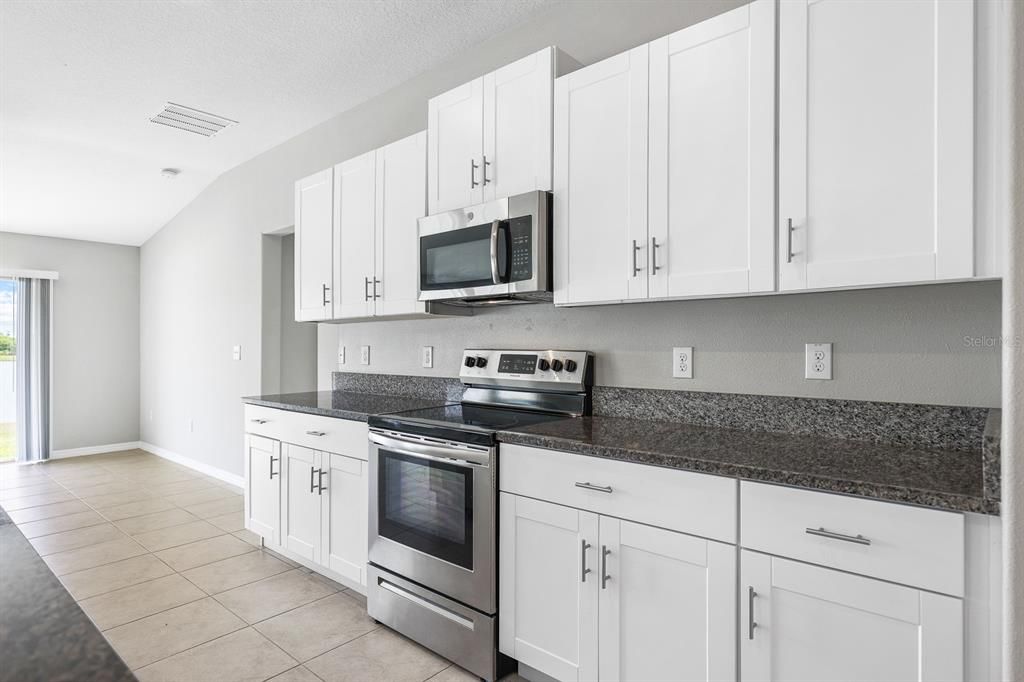 出租: $2,695 (4 贝兹, 3 浴室, 2576 平方英尺)