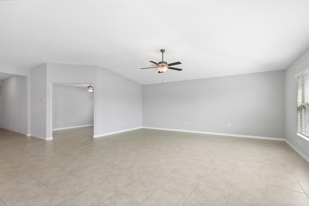 出租: $2,695 (4 贝兹, 3 浴室, 2576 平方英尺)