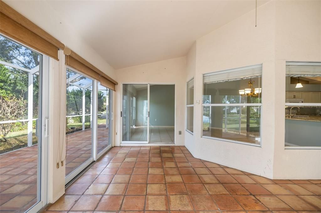 合同活跃: $463,000 (3 贝兹, 2 浴室, 2036 平方英尺)