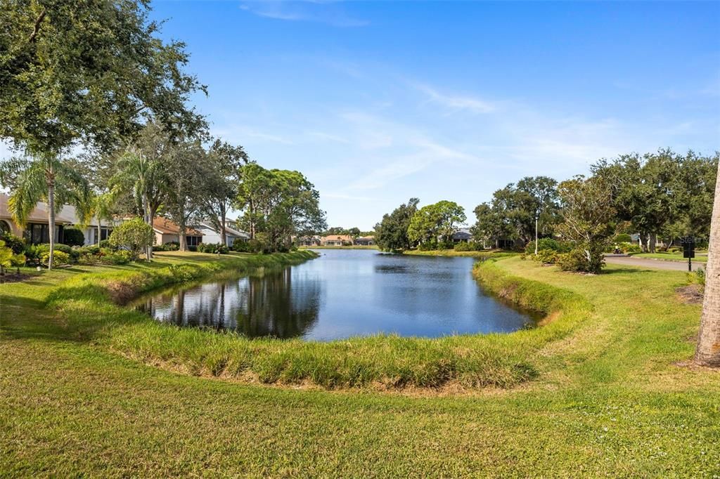 合同活跃: $463,000 (3 贝兹, 2 浴室, 2036 平方英尺)