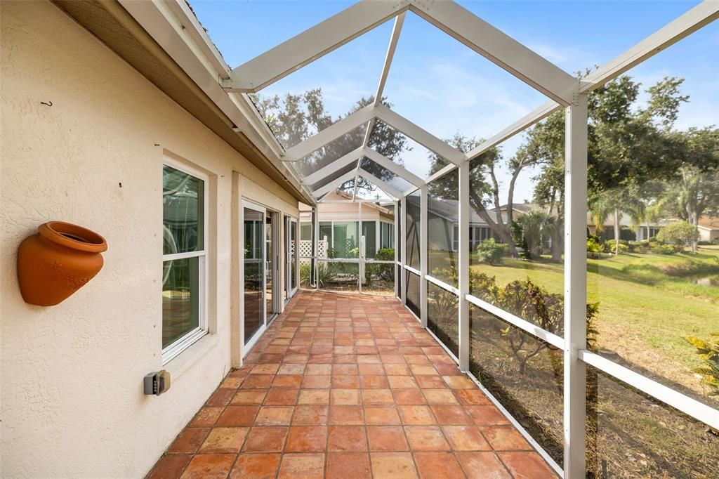 合同活跃: $463,000 (3 贝兹, 2 浴室, 2036 平方英尺)