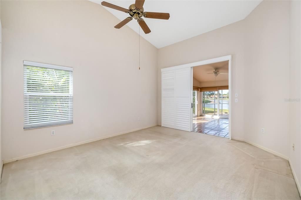 合同活跃: $463,000 (3 贝兹, 2 浴室, 2036 平方英尺)