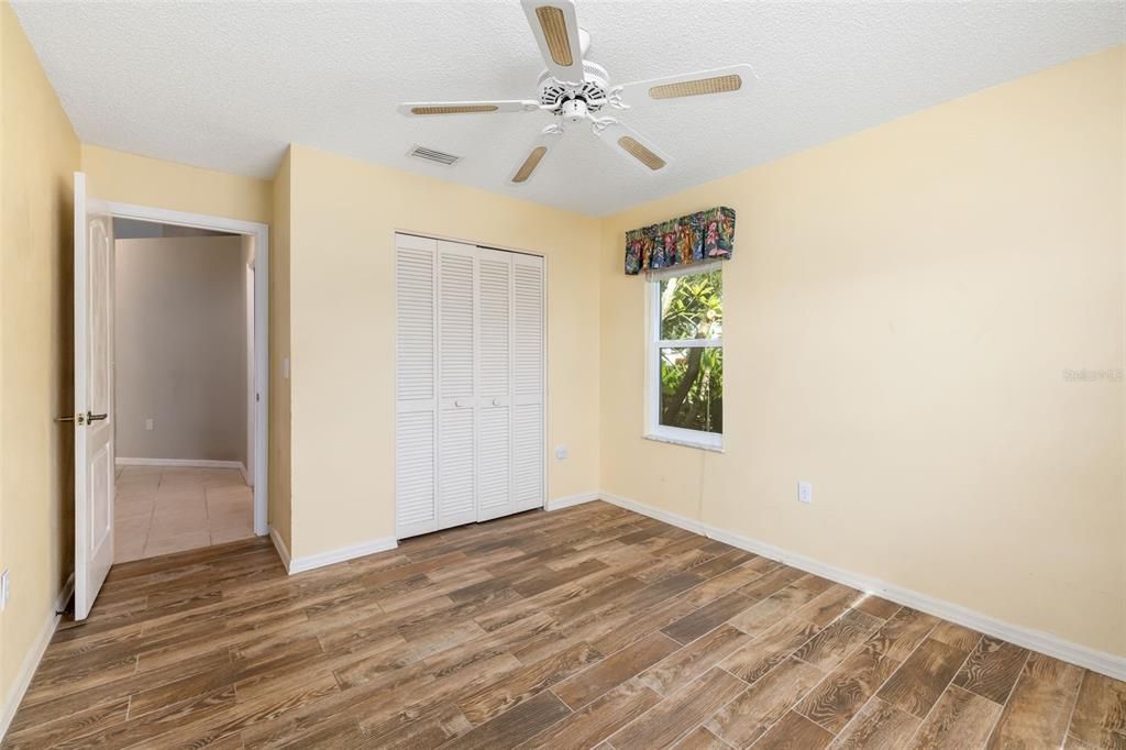 合同活跃: $463,000 (3 贝兹, 2 浴室, 2036 平方英尺)