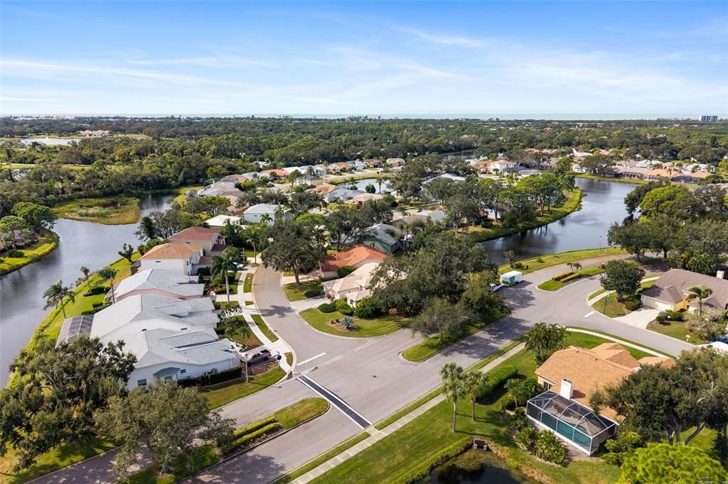 合同活跃: $463,000 (3 贝兹, 2 浴室, 2036 平方英尺)