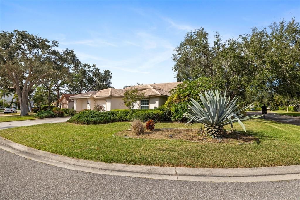 合同活跃: $463,000 (3 贝兹, 2 浴室, 2036 平方英尺)