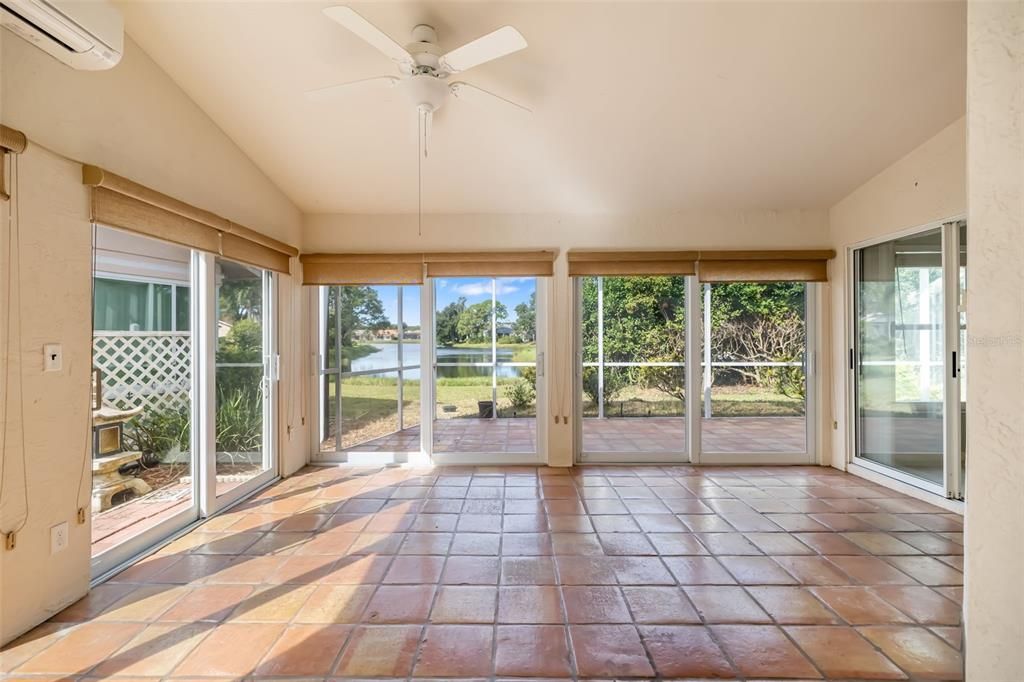 合同活跃: $463,000 (3 贝兹, 2 浴室, 2036 平方英尺)