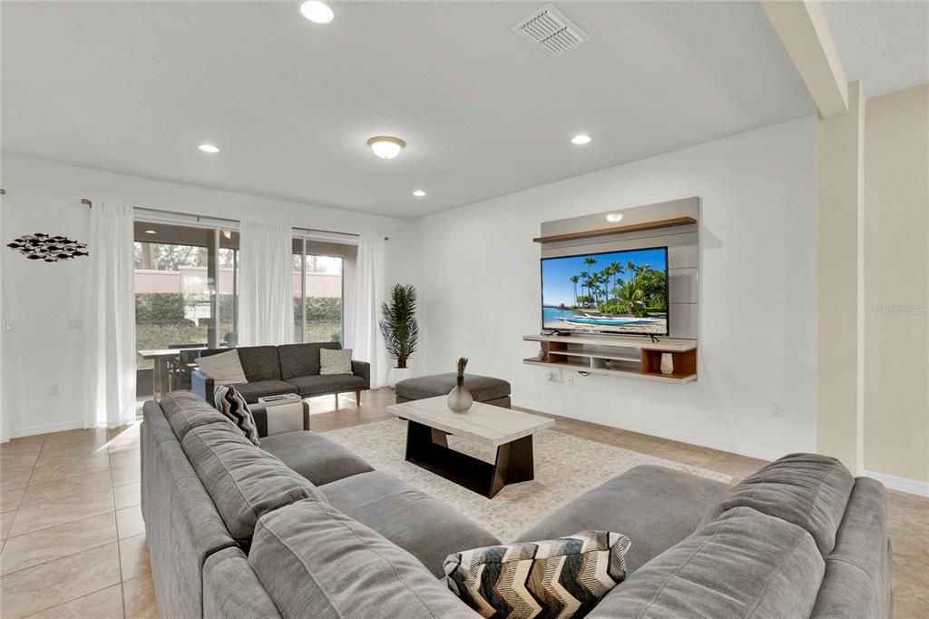 Active With Contract: $2,350 (3 beds, 2 baths, 2010 Square Feet)