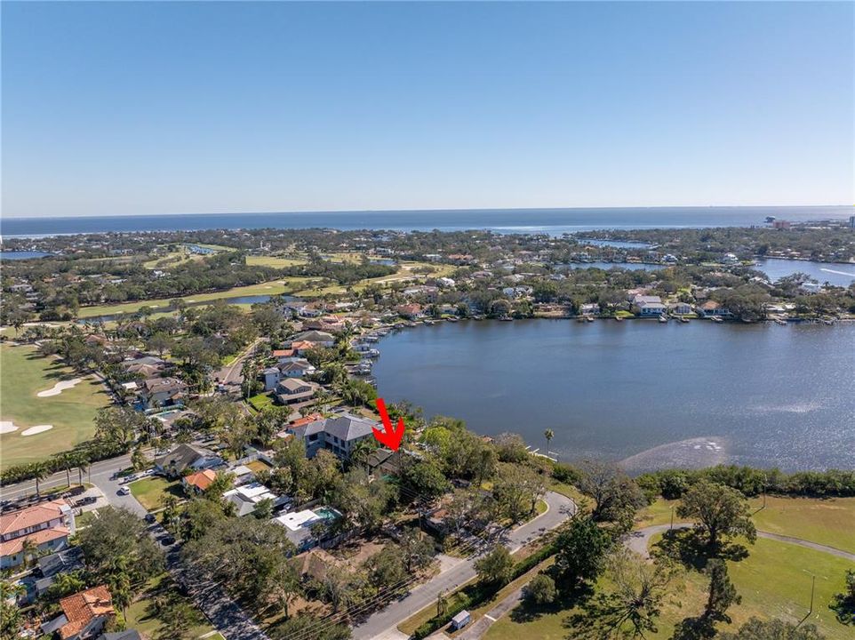 合同活跃: $1,950,000 (0.28 acres)