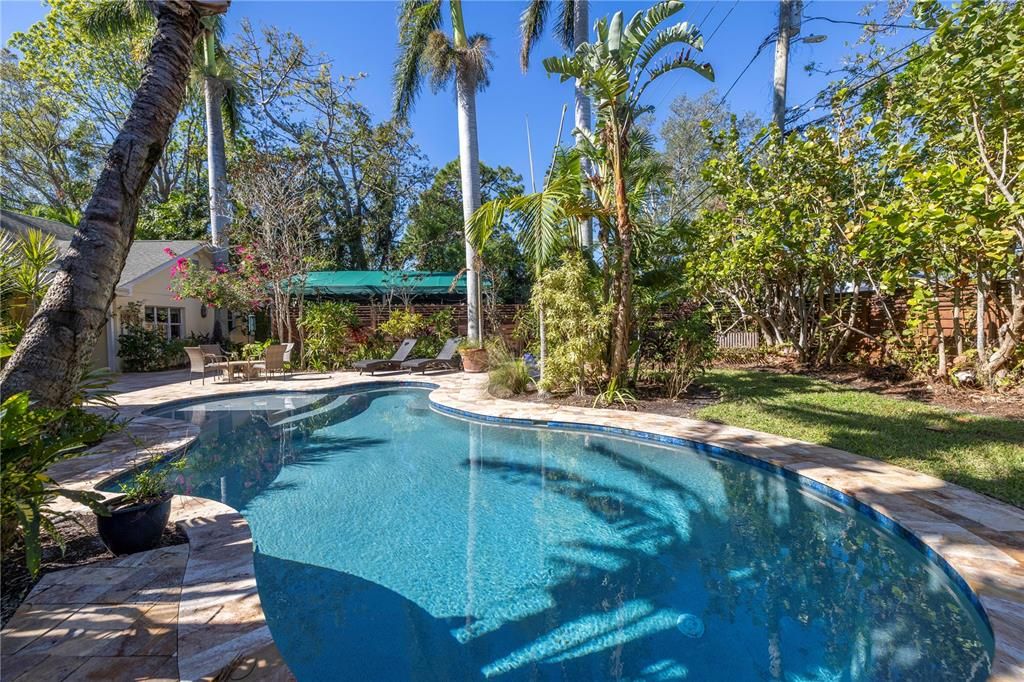 合同活跃: $1,950,000 (0.28 acres)