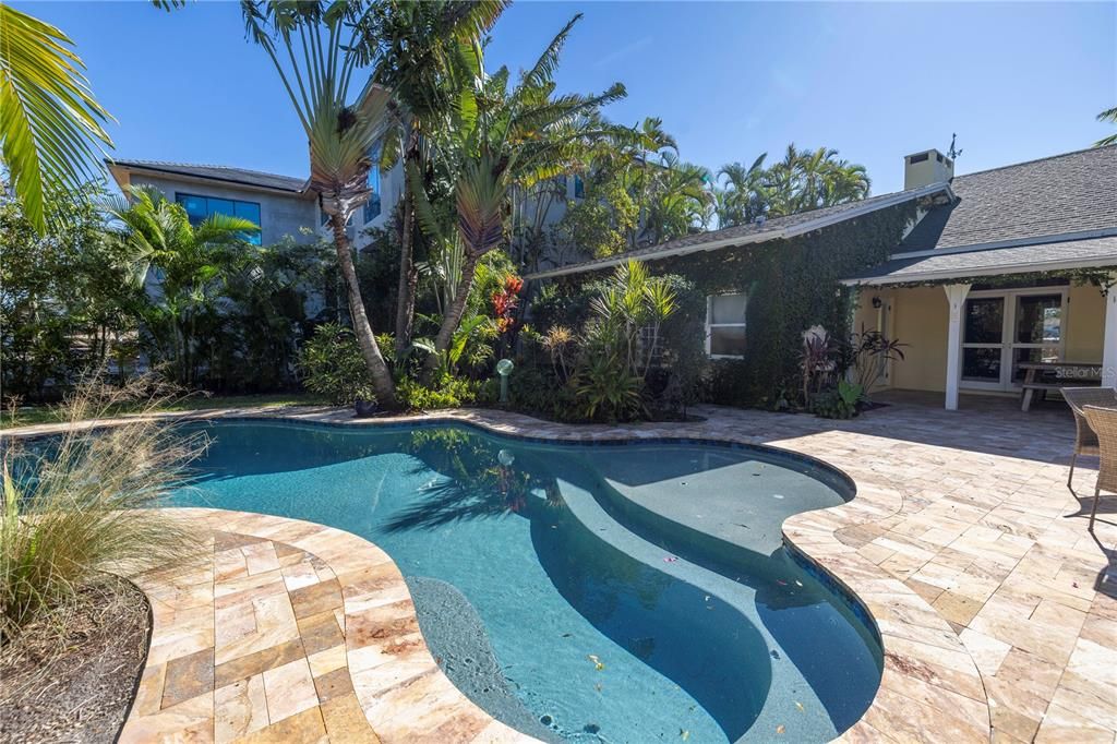 合同活跃: $1,950,000 (0.28 acres)